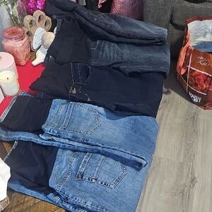 Liz Lange Women's High Rise Jeans - Navy and Denim Blue